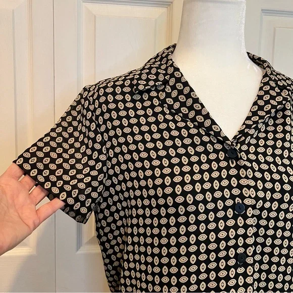 🍋 Josephine Chaus Black and Tan Lined Short Sleeve Blouse Top - Size 8 - Picture 2 of 5
